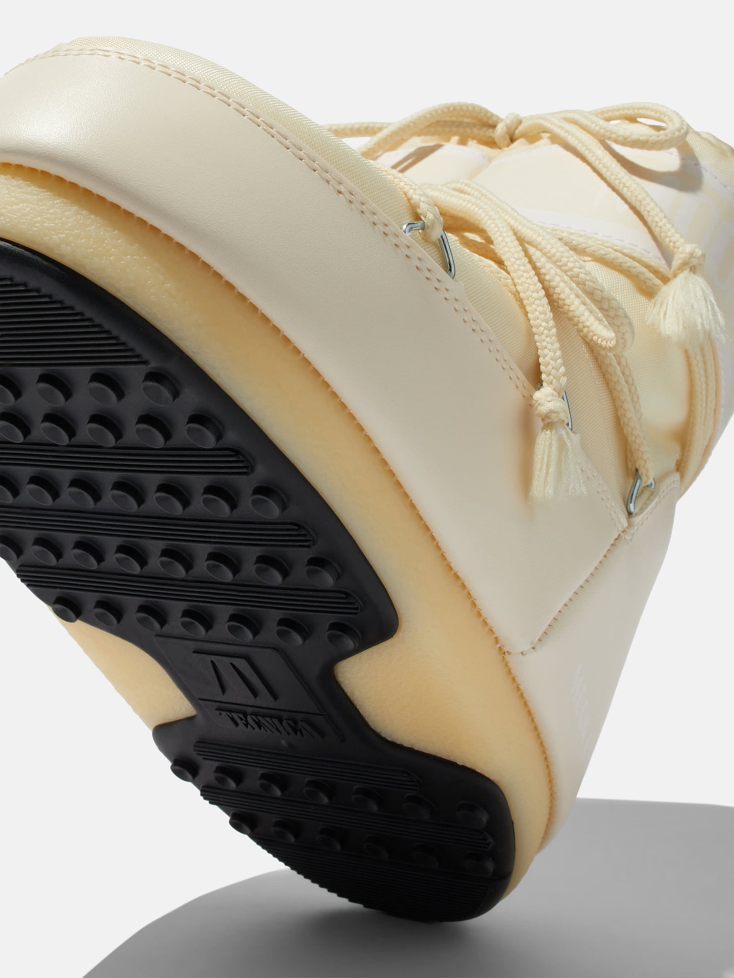 Creamy Moon Boots