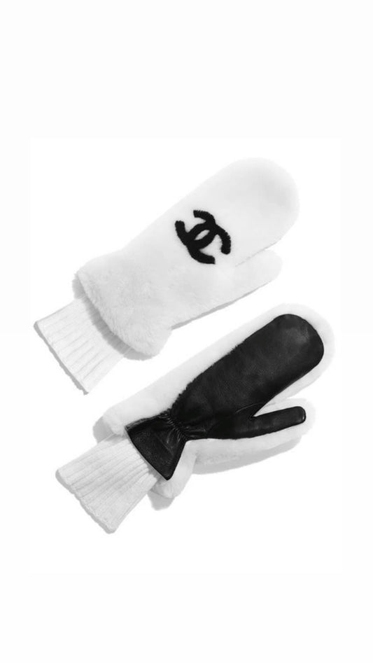 CHANEL MITTENS