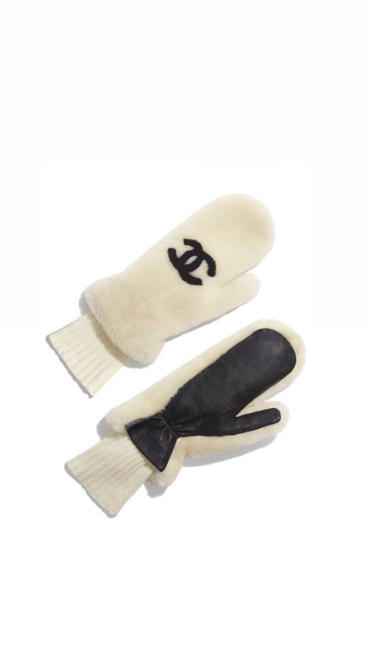 CHANEL MITTENS
