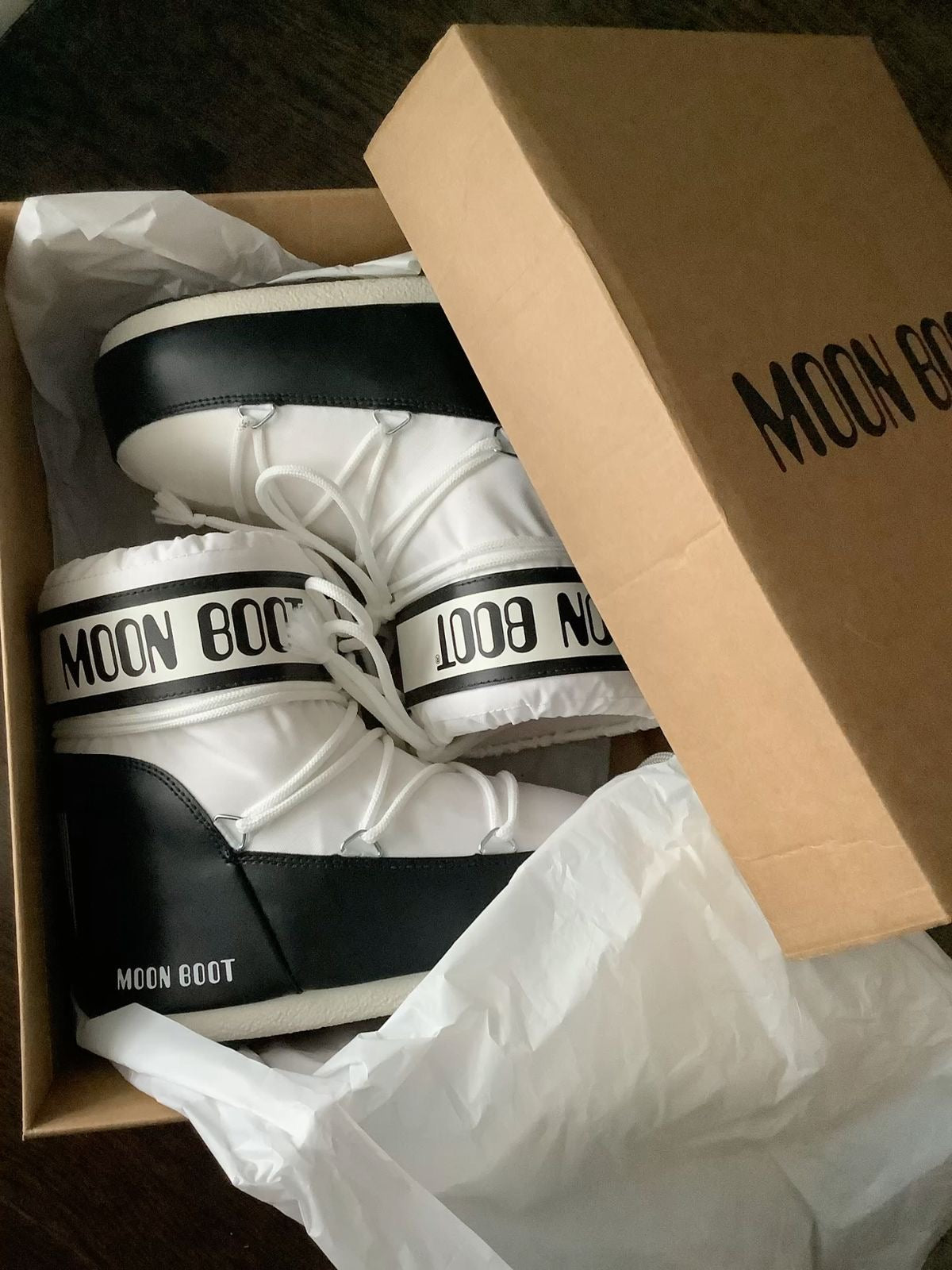 Low White Moon Boot